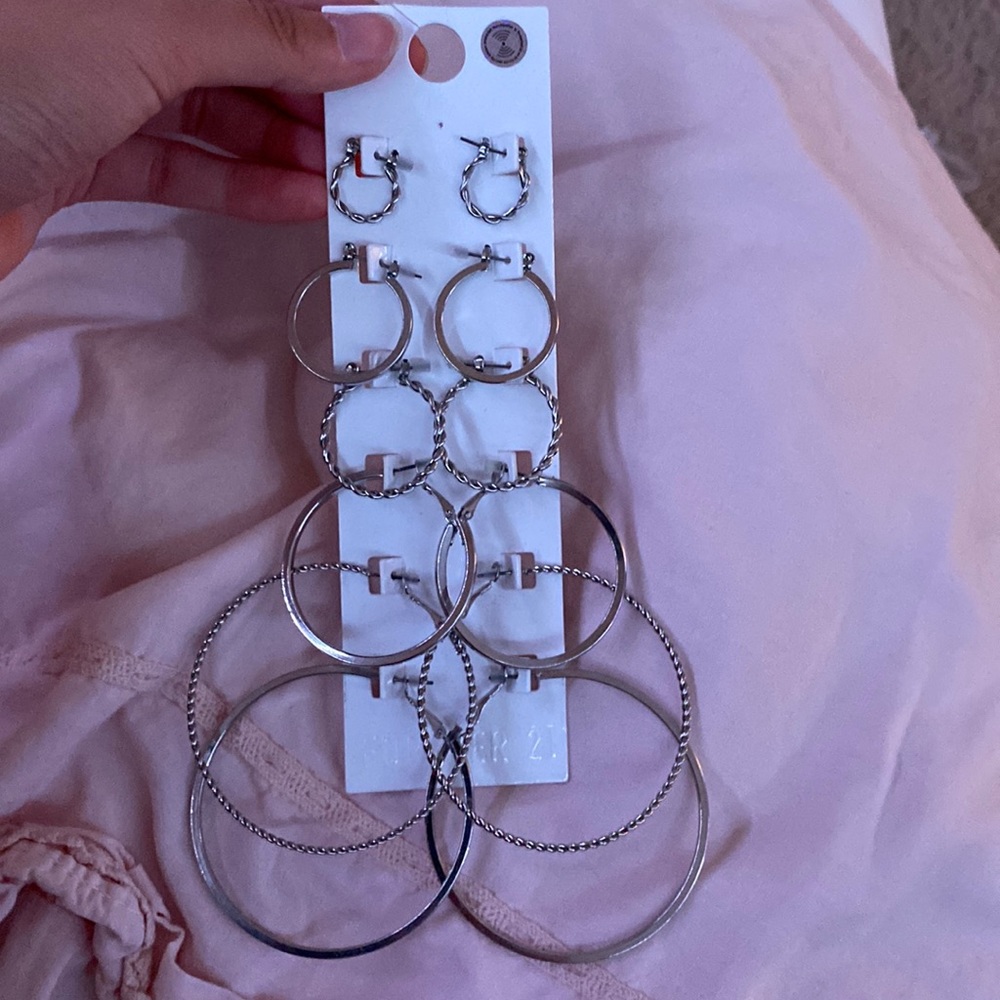 6 pairs forever 21 earrings never worn